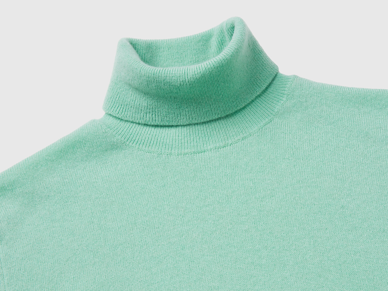 Maglione dolcevita in pura lana Merino da donna verde chiaro 3 | Benetton Outlet