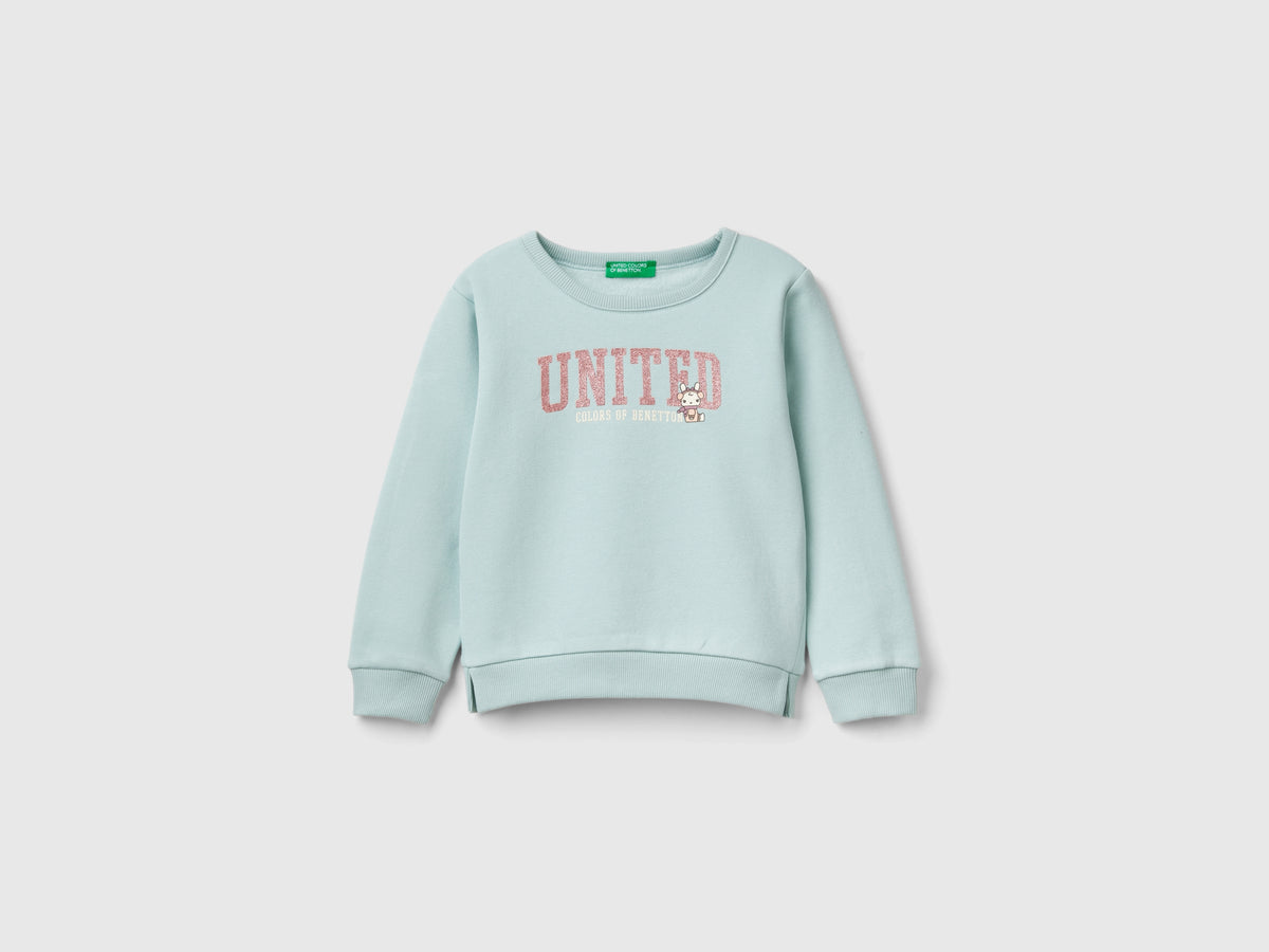 Closed sweatshirt with glitter print