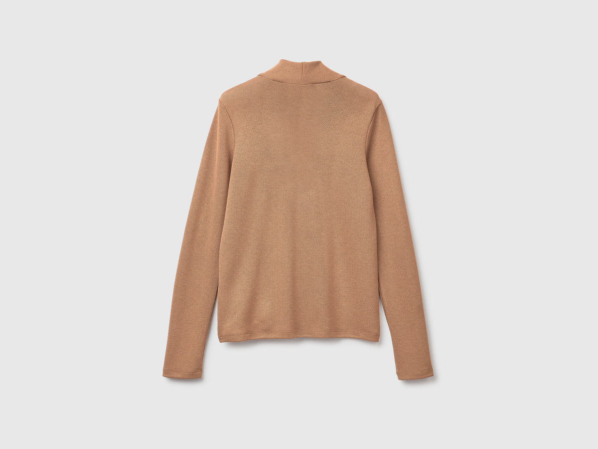 T-shirt in crêpe con scollo a V