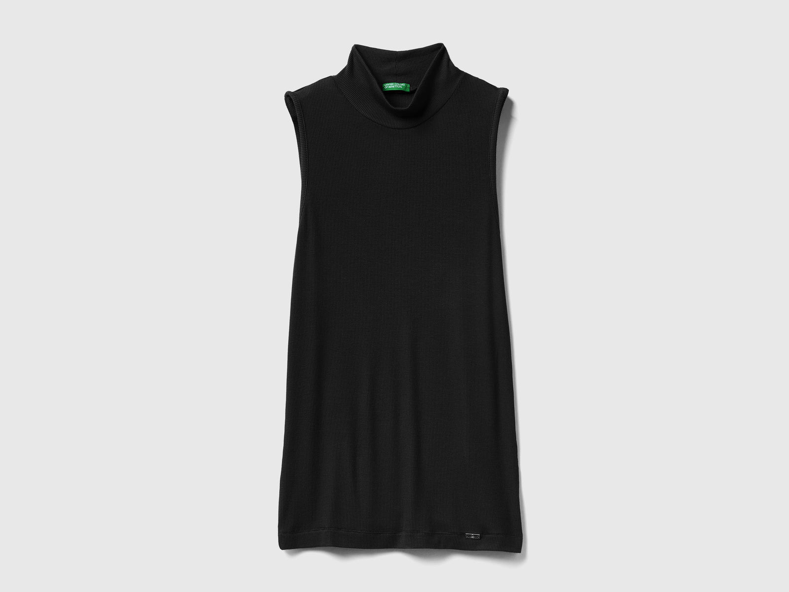 T-shirt smanicata con collo alto da donna nero | Benetton Outlet