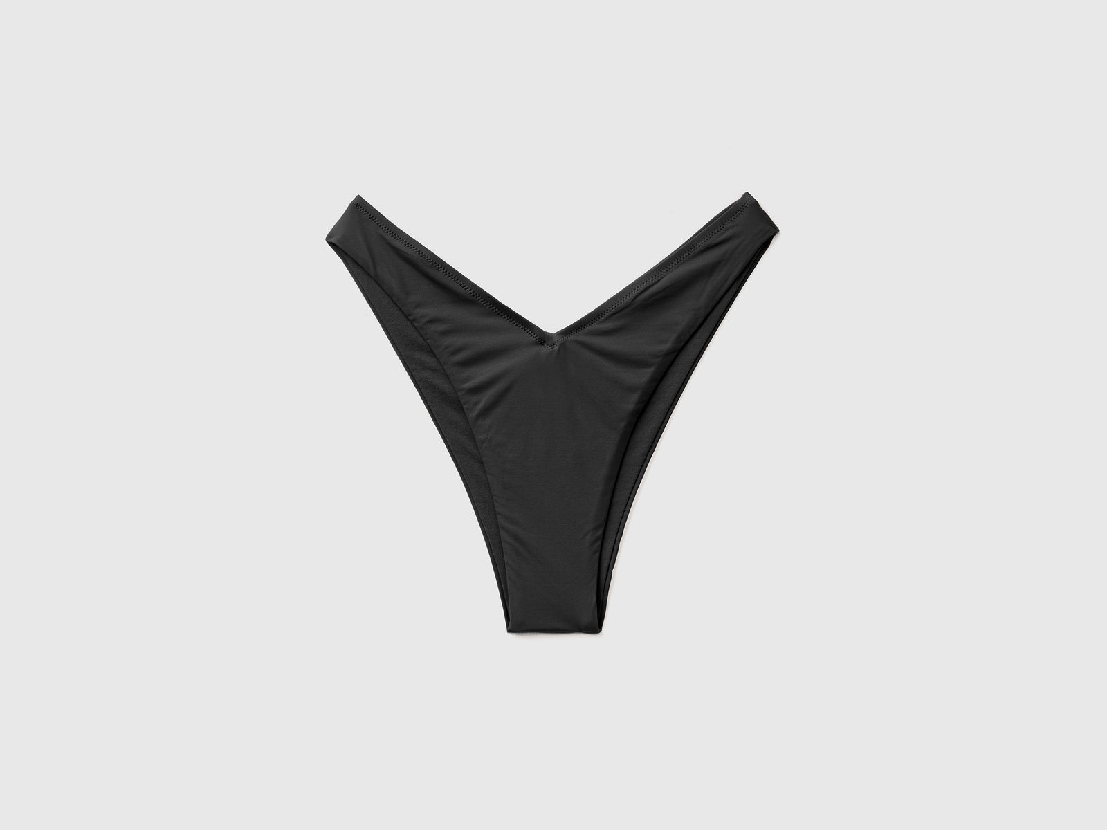 Slip mare elasticizzati con taglio a V e fianco regolare da donna nero | Benetton Outlet