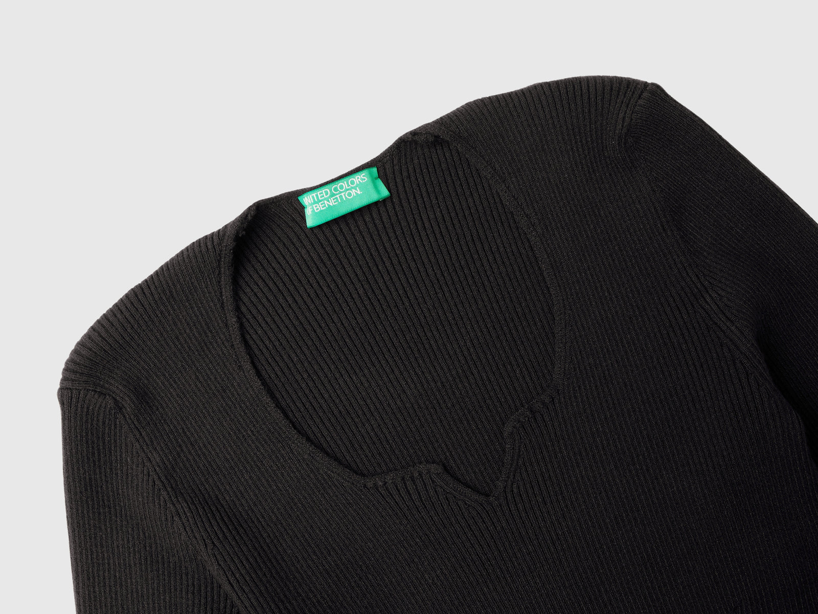 Maglia con scollo a cuore da donna nero 3 | Benetton Outlet