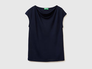 T-shirt smanicata in crêpe