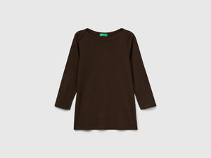 T-shirt con scollo a barchetta