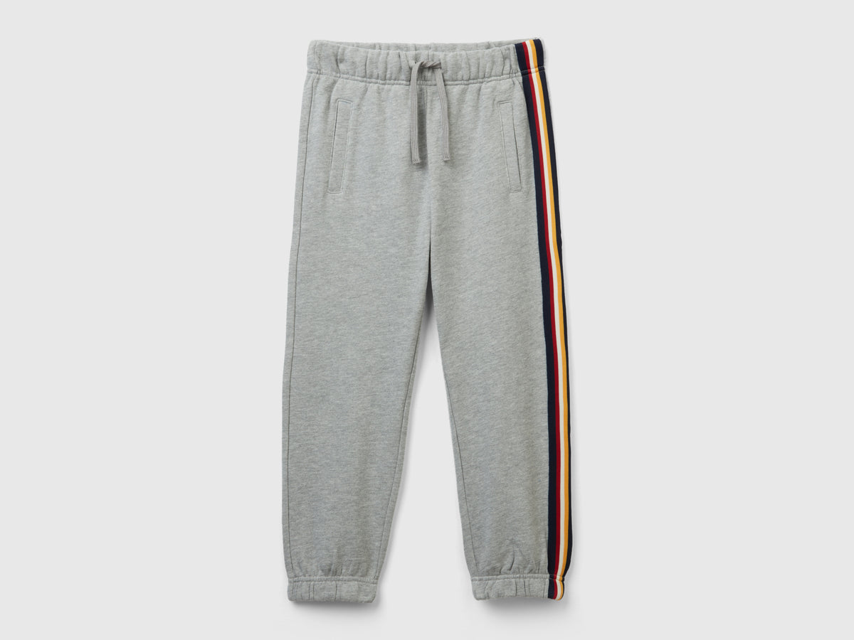 Joggers in felpa con banda rigata