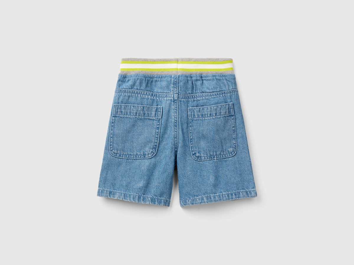 Bermuda cargo in jeans leggero