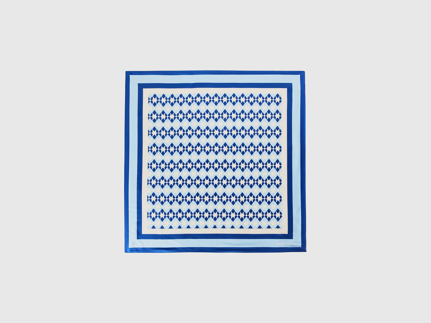 Foulard fantasia in tessuto riciclato da donna multi-color | Benetton Outlet