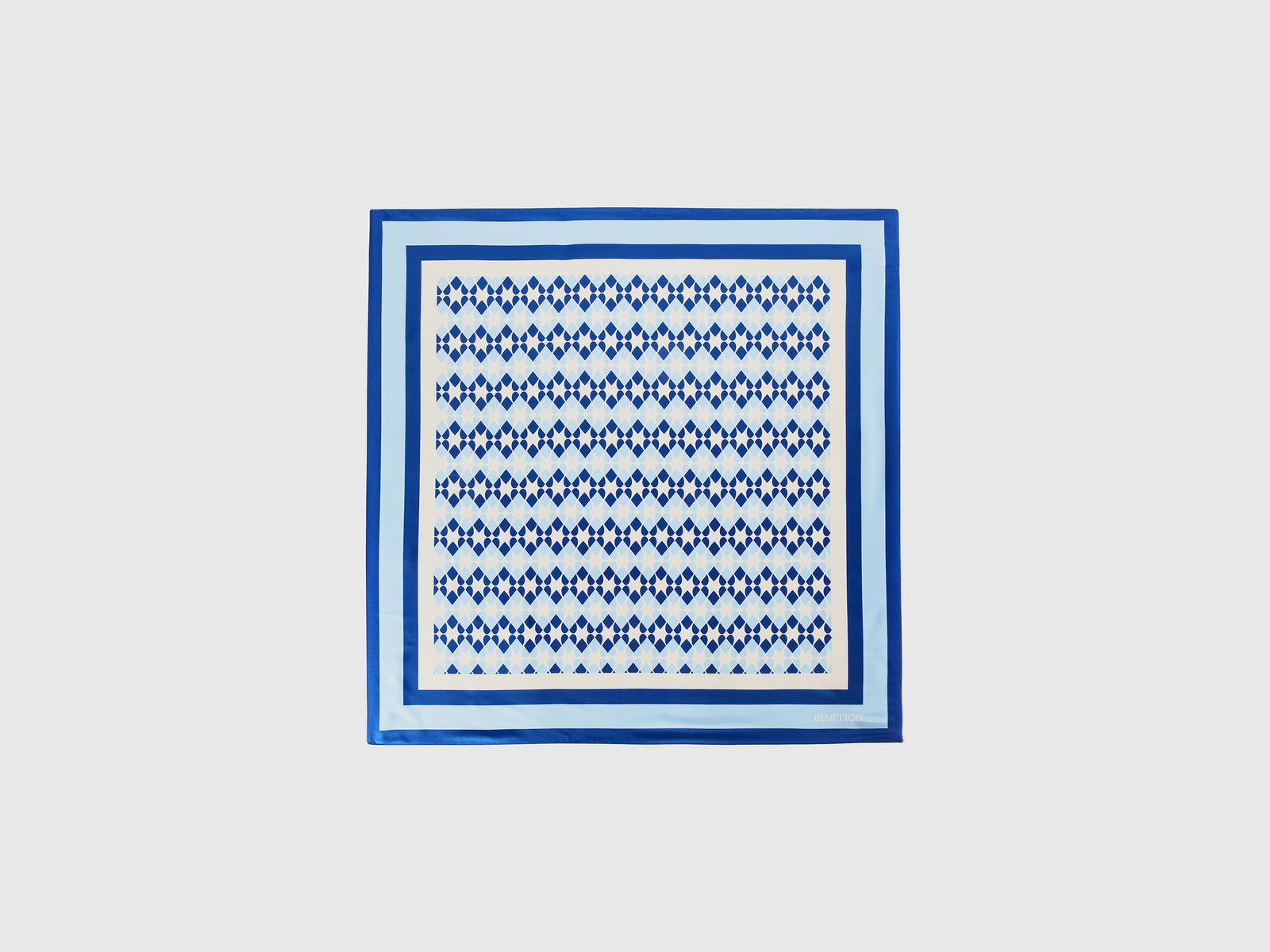 Foulard fantasia in tessuto riciclato da donna multi-color | Benetton Outlet