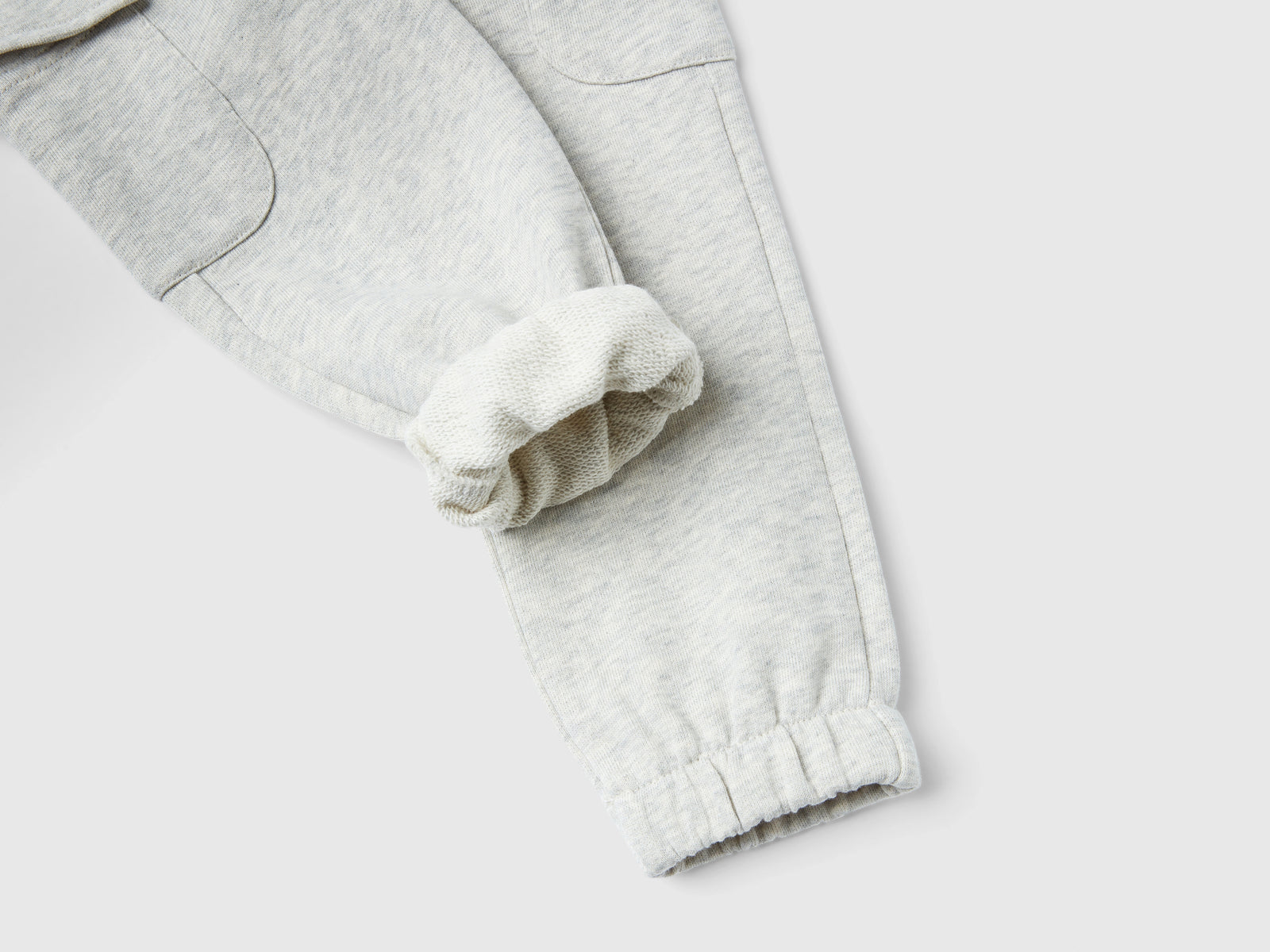 Pantaloni cargo in felpa da bambino grigio chiaro 3 | Benetton Outlet