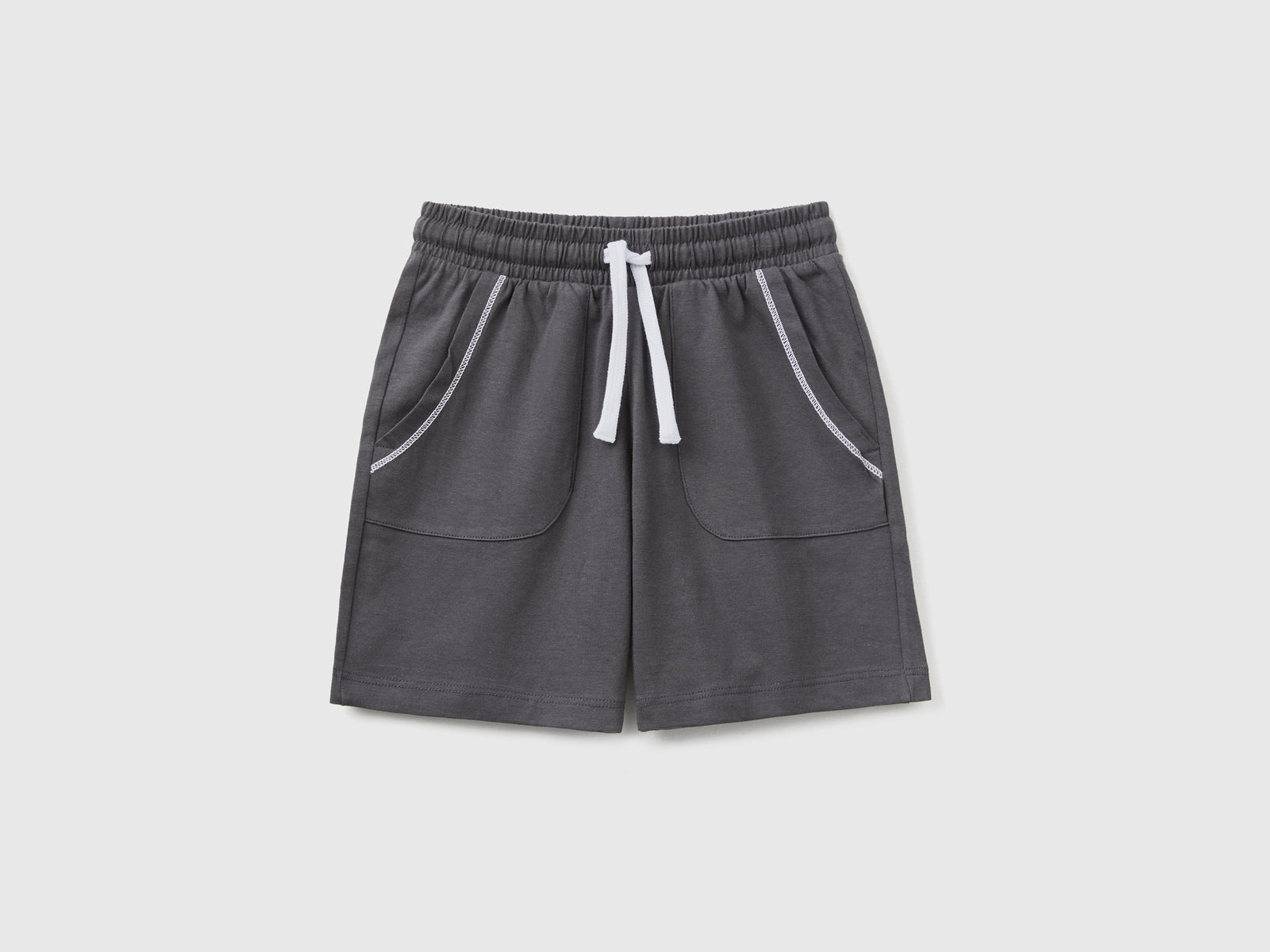Pantaloni corti in puro cotone da bimbo nero | Benetton Outlet