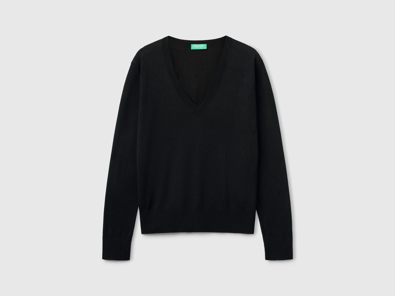 Maglia con scollo a V in misto seta da donna nero | Benetton Outlet