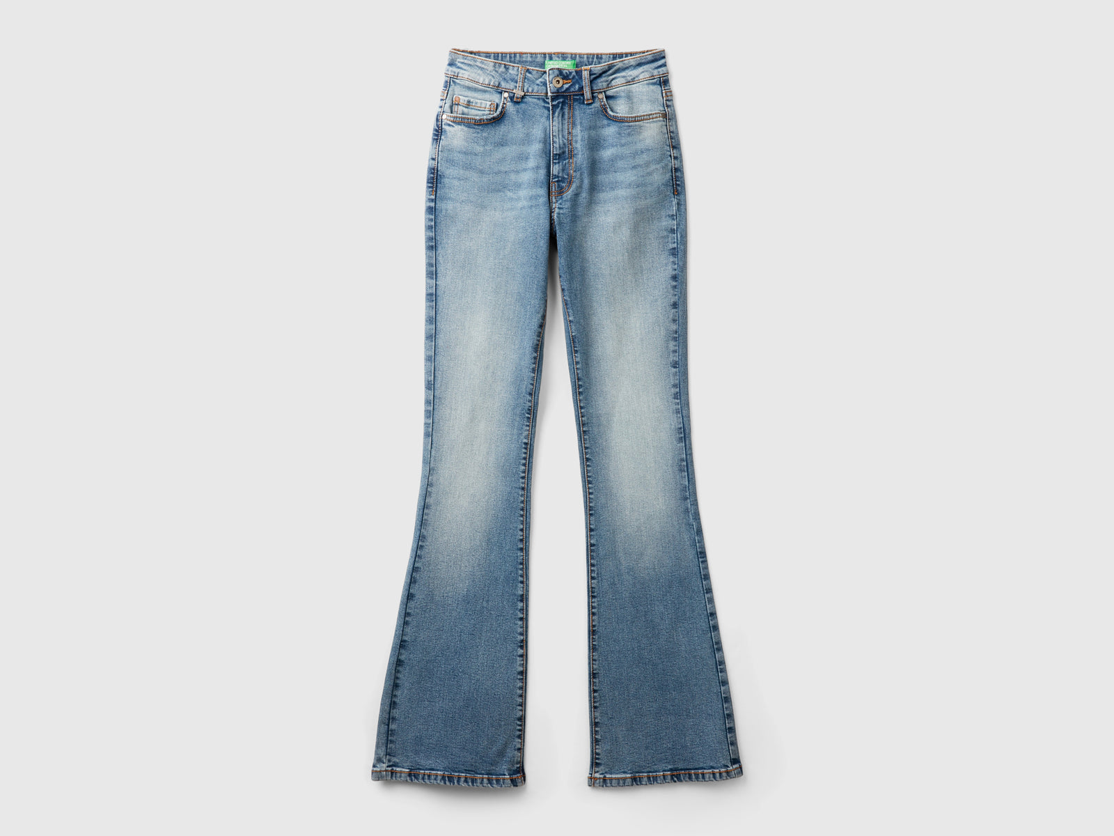 Jeans a zampa in misto cotone riciclato da donna blu | Benetton Outlet