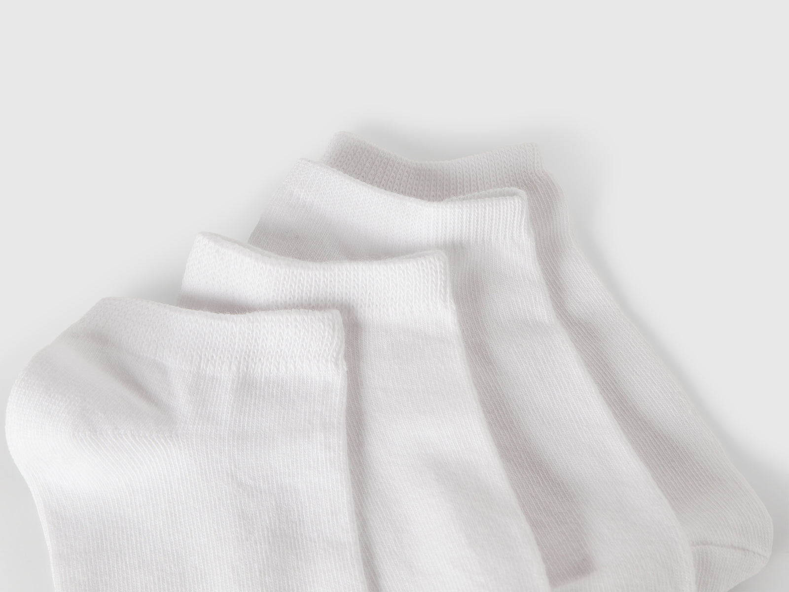 Quattro paia di calzini corti da bambino bianco 2 | Benetton Outlet