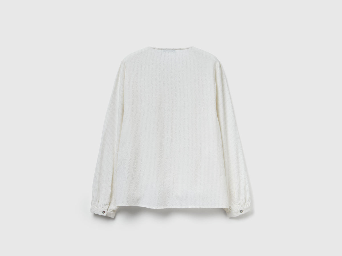 Camicia a righe con scollo a V