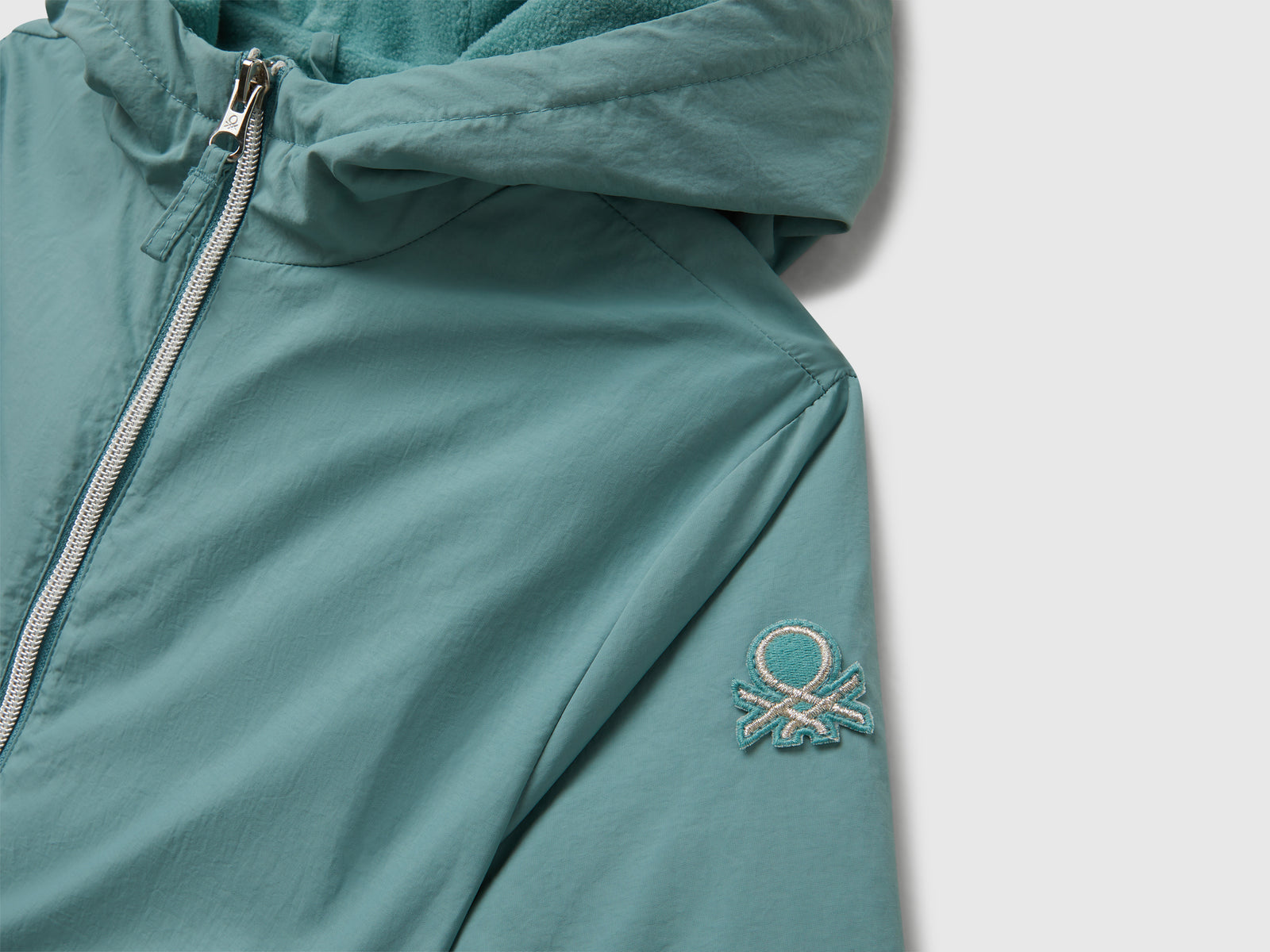 Giacca leggera "Rain Defender" da bambina celeste 3 | Benetton Outlet