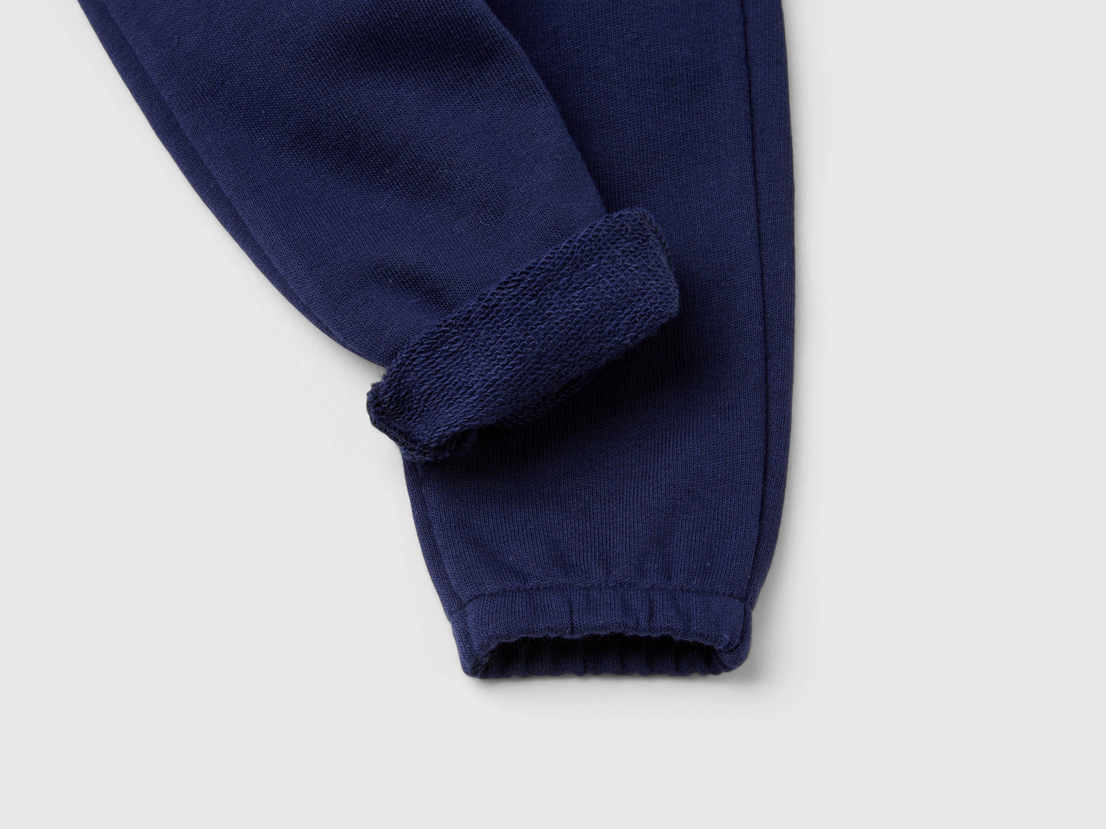 Pantaloni in felpa di cotone bio da neonato blu scuro 3 | Benetton Outlet
