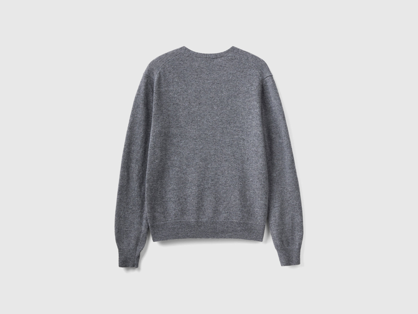 Cardigan scollo a Vo in pura lana Merino da donna grigio scuro 4 | Benetton Outlet