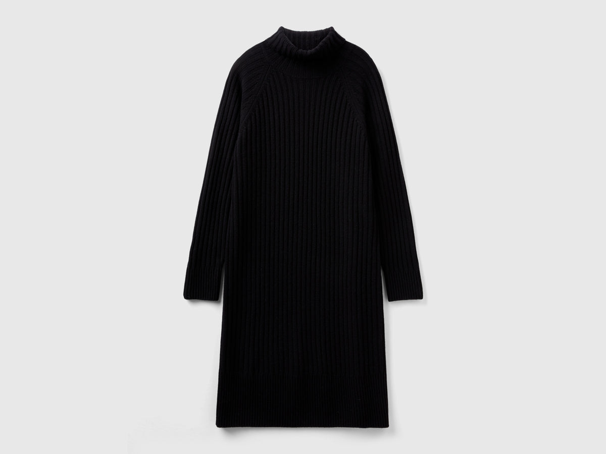 Vestito corto con collo a lupetto