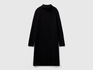 Vestito corto con collo a lupetto