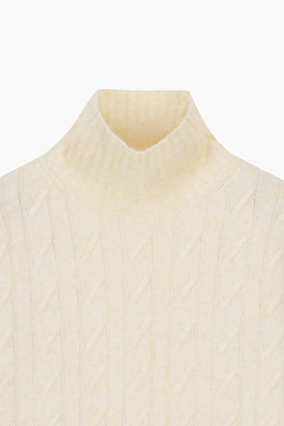 Maglia con trecce a collo alto
