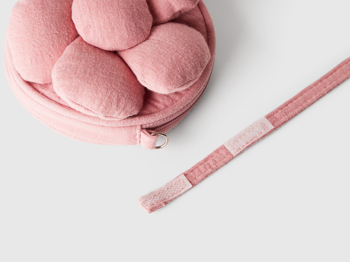 Borsa a tracolla con applicazione fiore