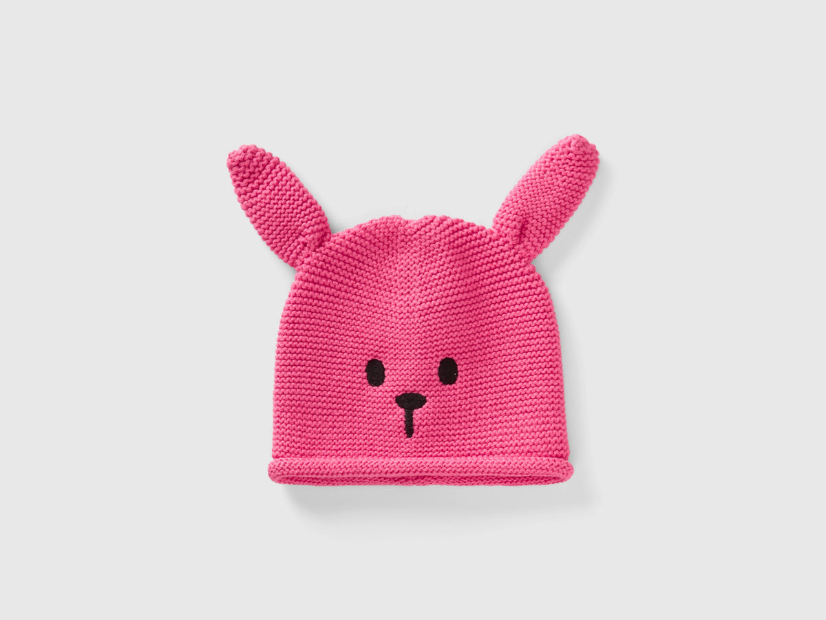 Cappellino crochet con applicazioni