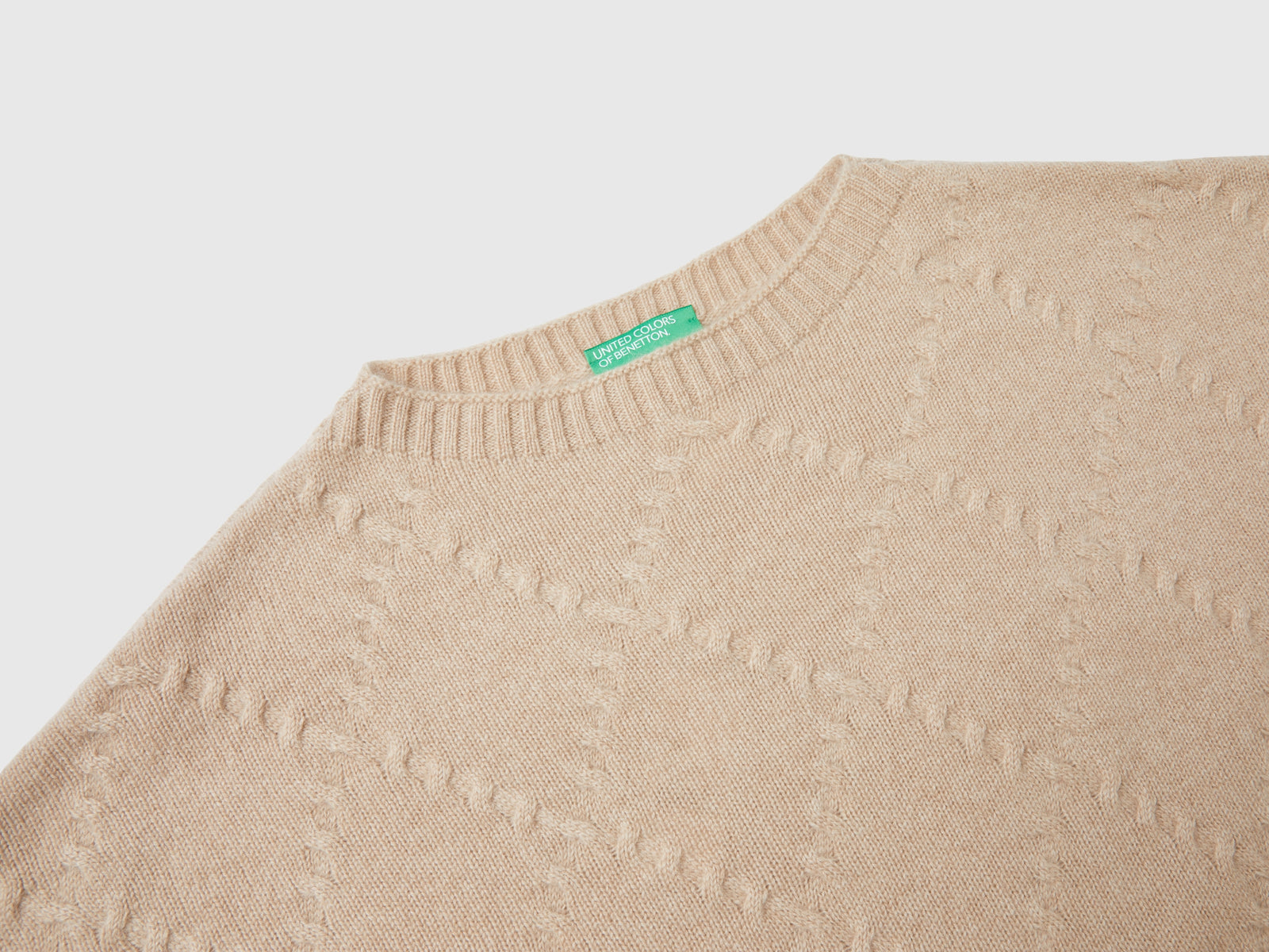 Mantella a losanghe in puro cashmere da donna beige 3 | Benetton Outlet