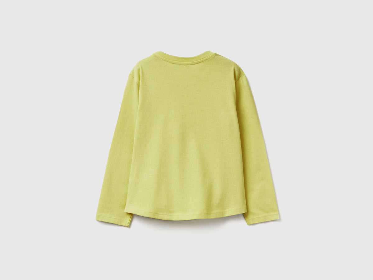 T-shirt con applicazione effetto petali