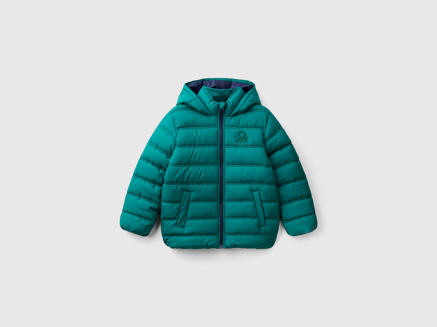 Giubbotto imbottito con cappuccio e logo da bambino verde scuro | Benetton Outlet