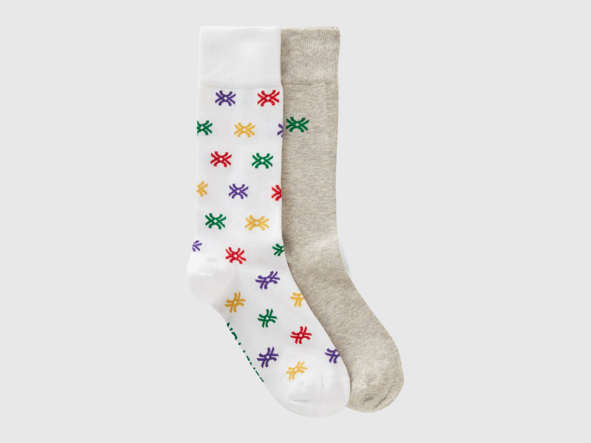 Due calzini bianco e