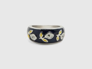 Anello a fascia con fiori