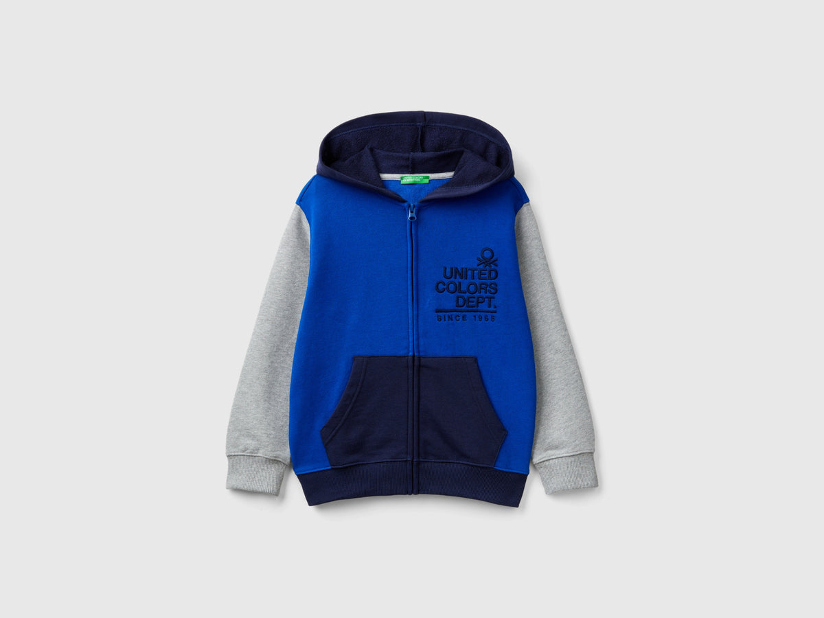 Felpa con zip e ricamo logo