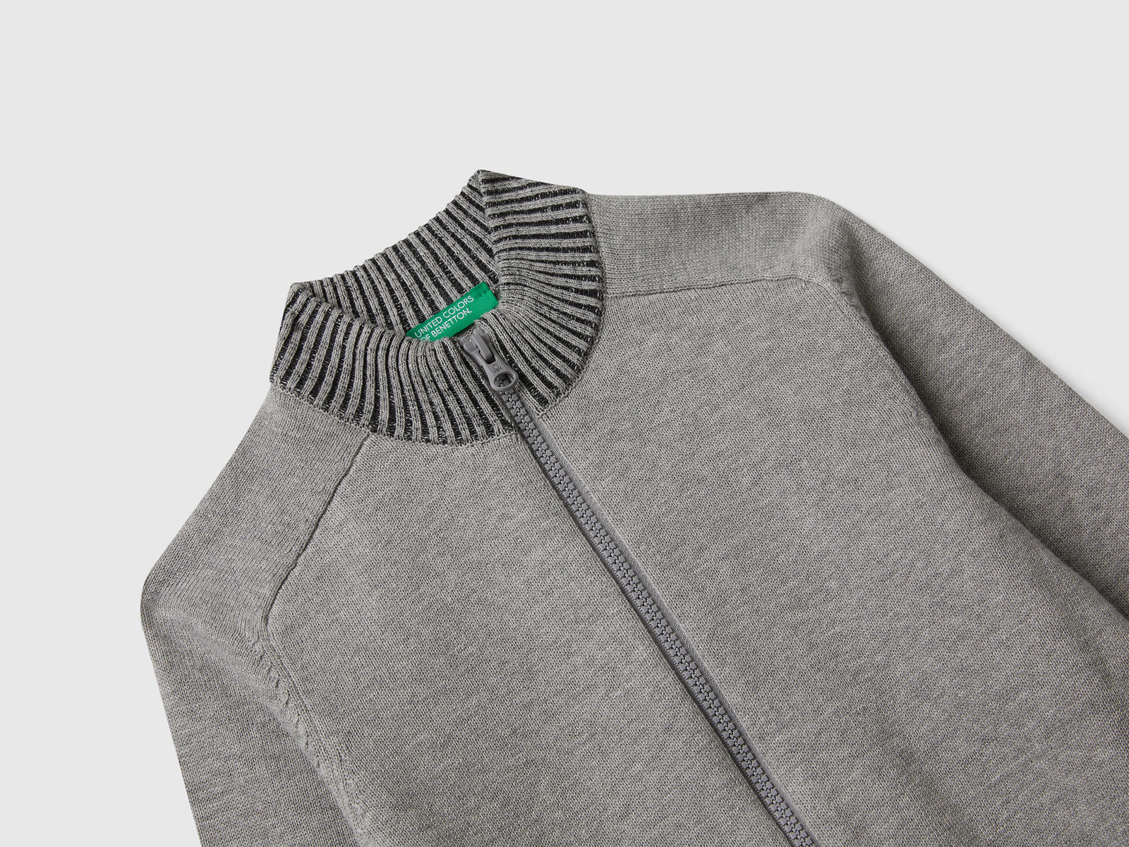 Maglia con zip da bambino grigio chiaro 3 | Benetton Outlet