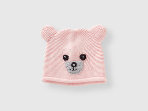 Cappellino crochet con applicazioni