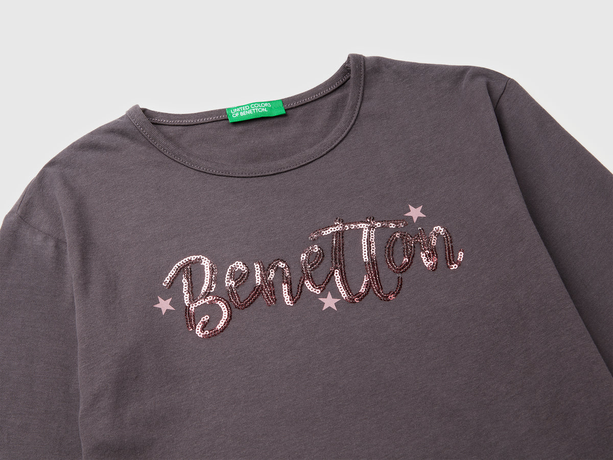 T-shirt in caldo cotone con paillettes