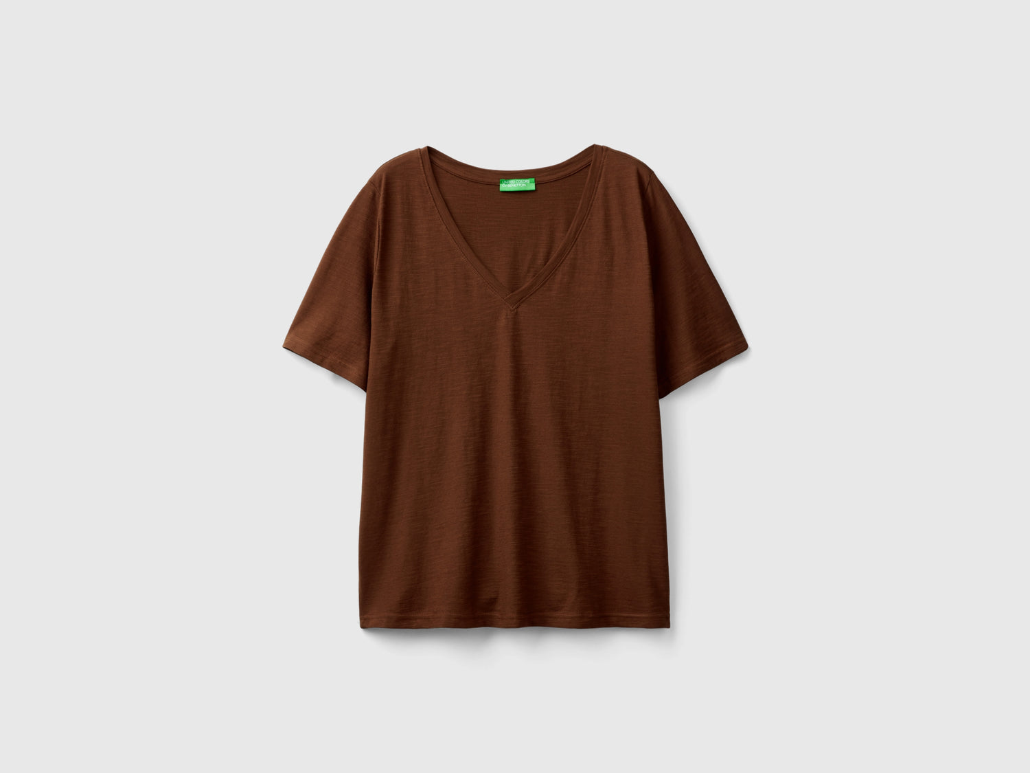 T-shirt scollo a V in cotone fiammato da donna marrone | Benetton Outlet
