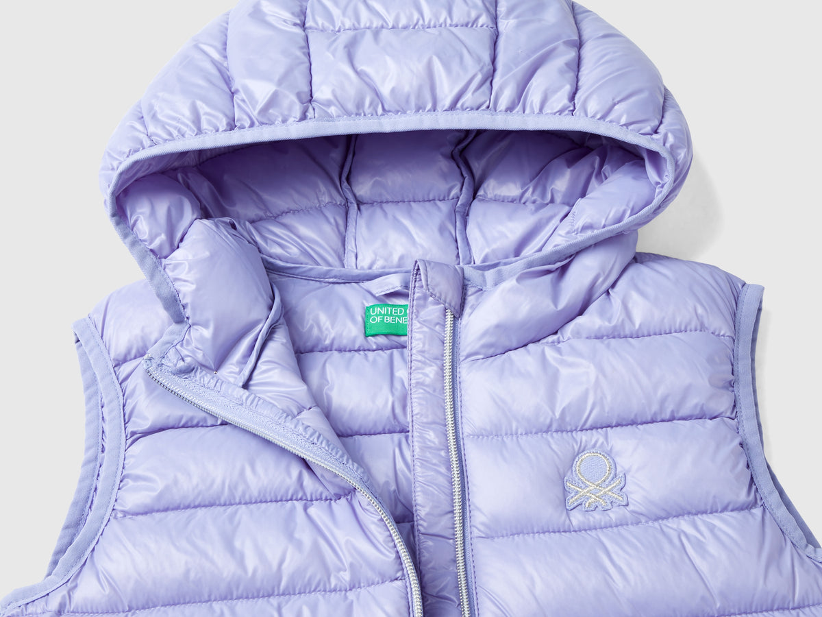 Gilet imbottito con cappuccio