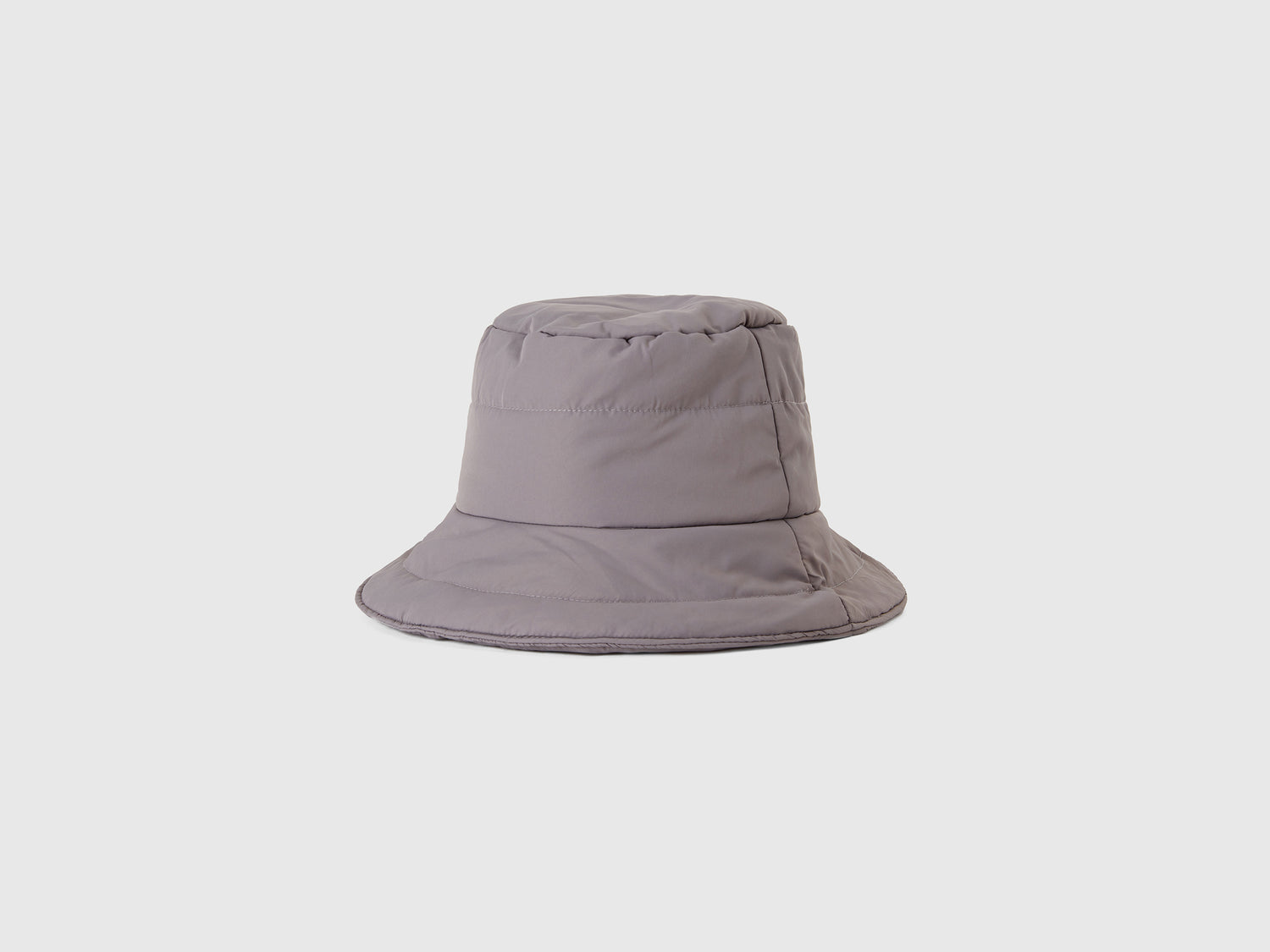 Cappello imbottito trapuntato da donna grigio | Benetton Outlet