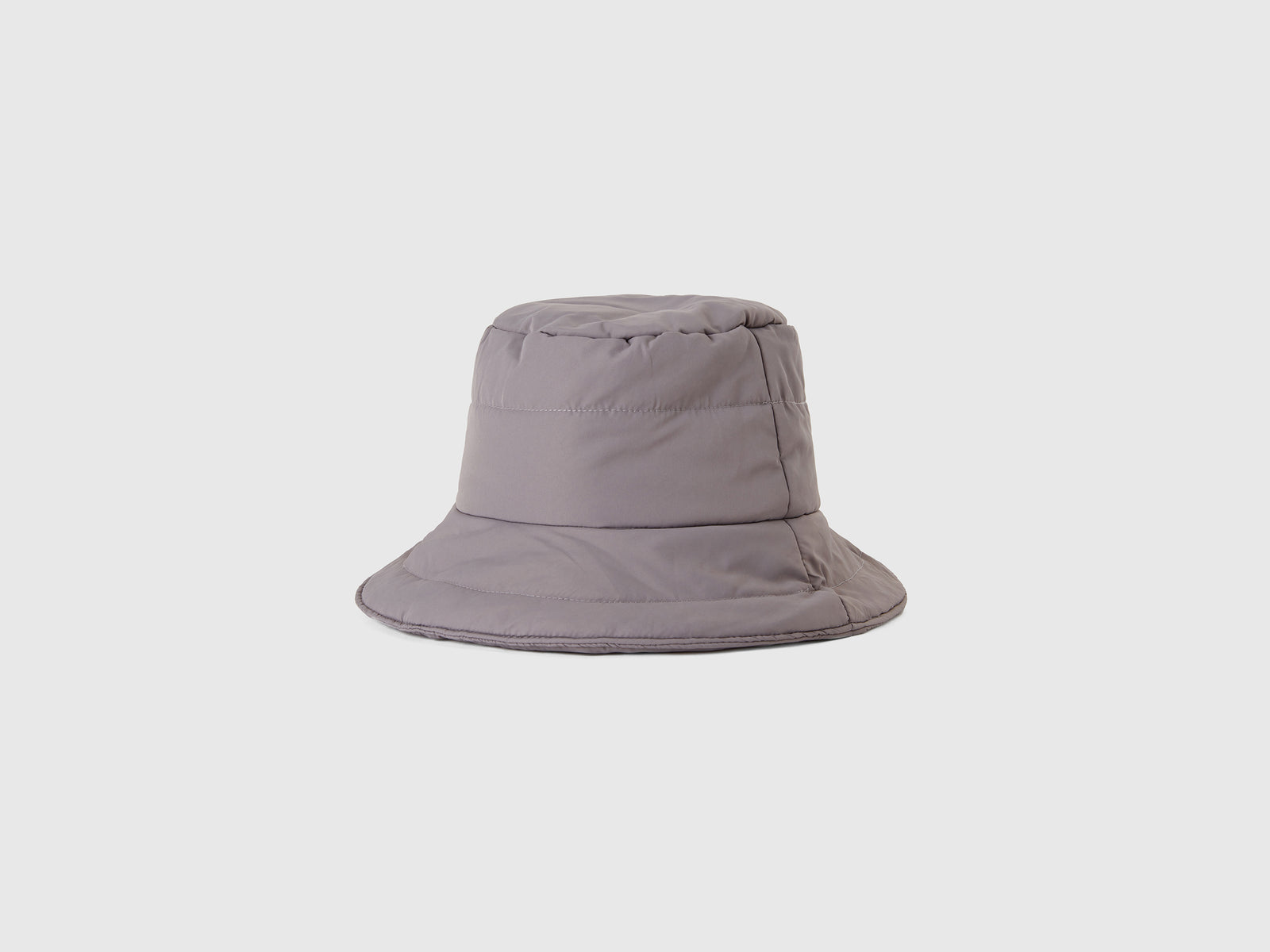Cappello imbottito trapuntato da donna grigio | Benetton Outlet