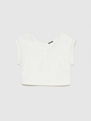 Blusa cropped con crochet