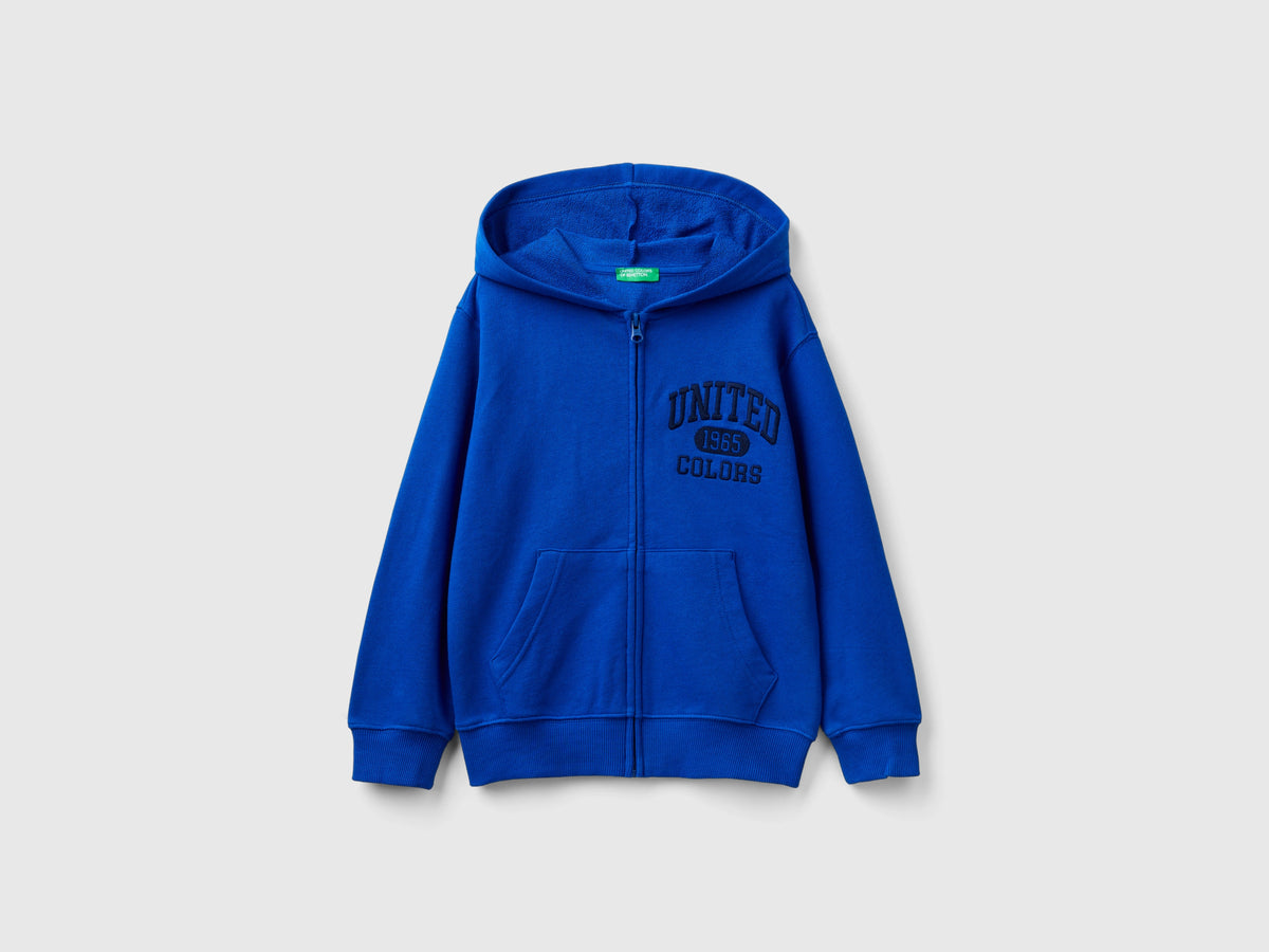 Felpa con zip e ricamo logo