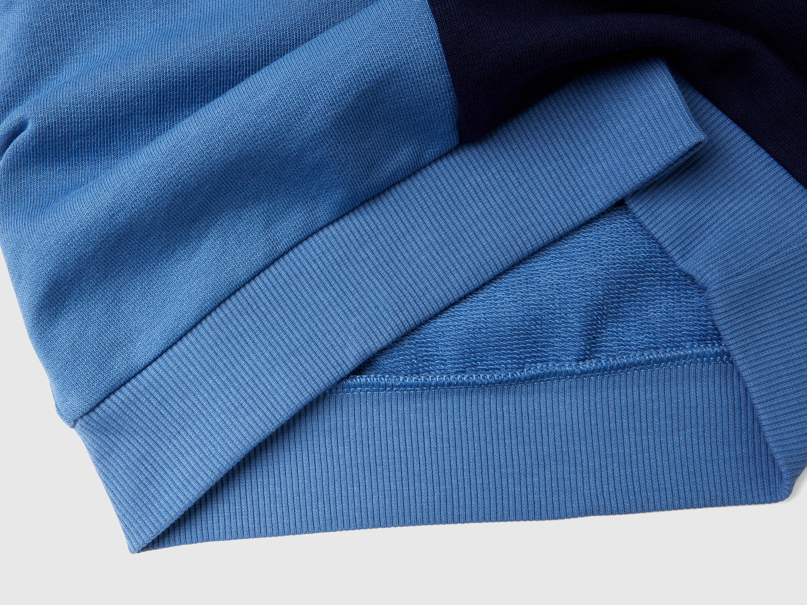 Felpa con maxi quadri da bimbo azzurro 3 | Benetton Outlet