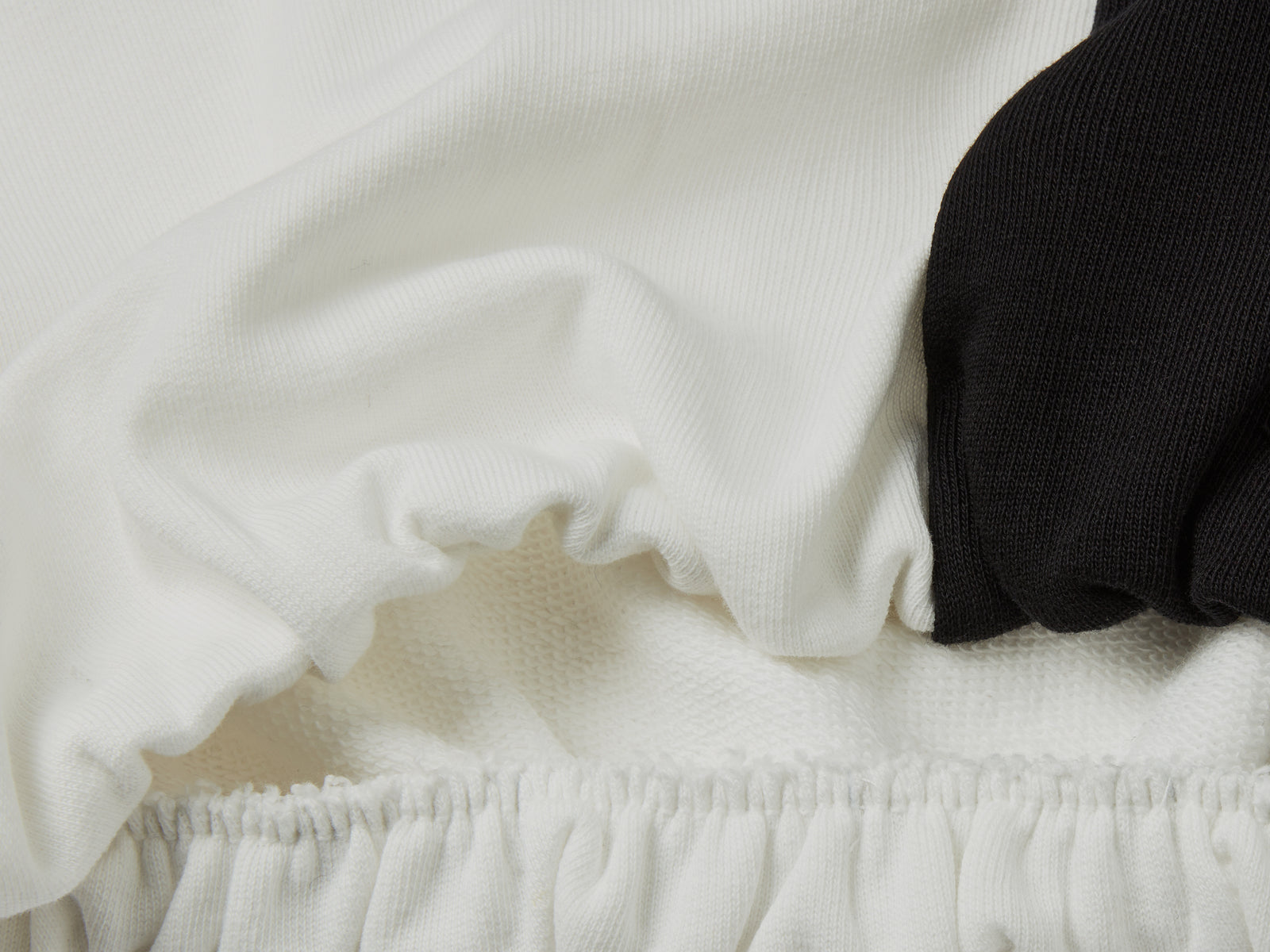 Felpa con maxi quadri da bambina bianco 3 | Benetton Outlet