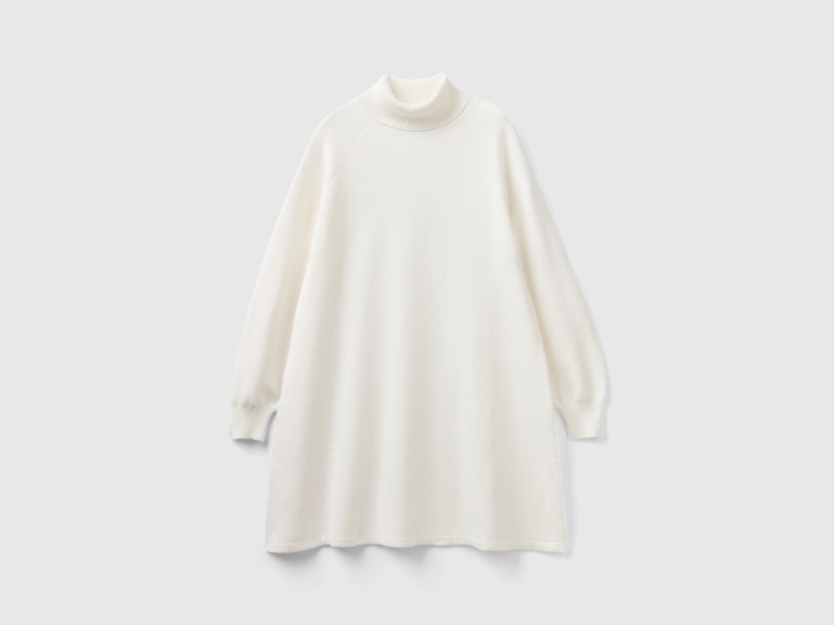 Abito in maglia con collo alto