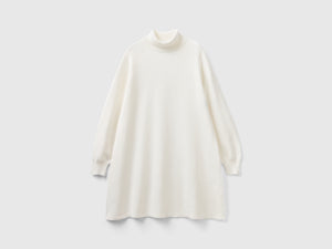 Abito in maglia con collo alto