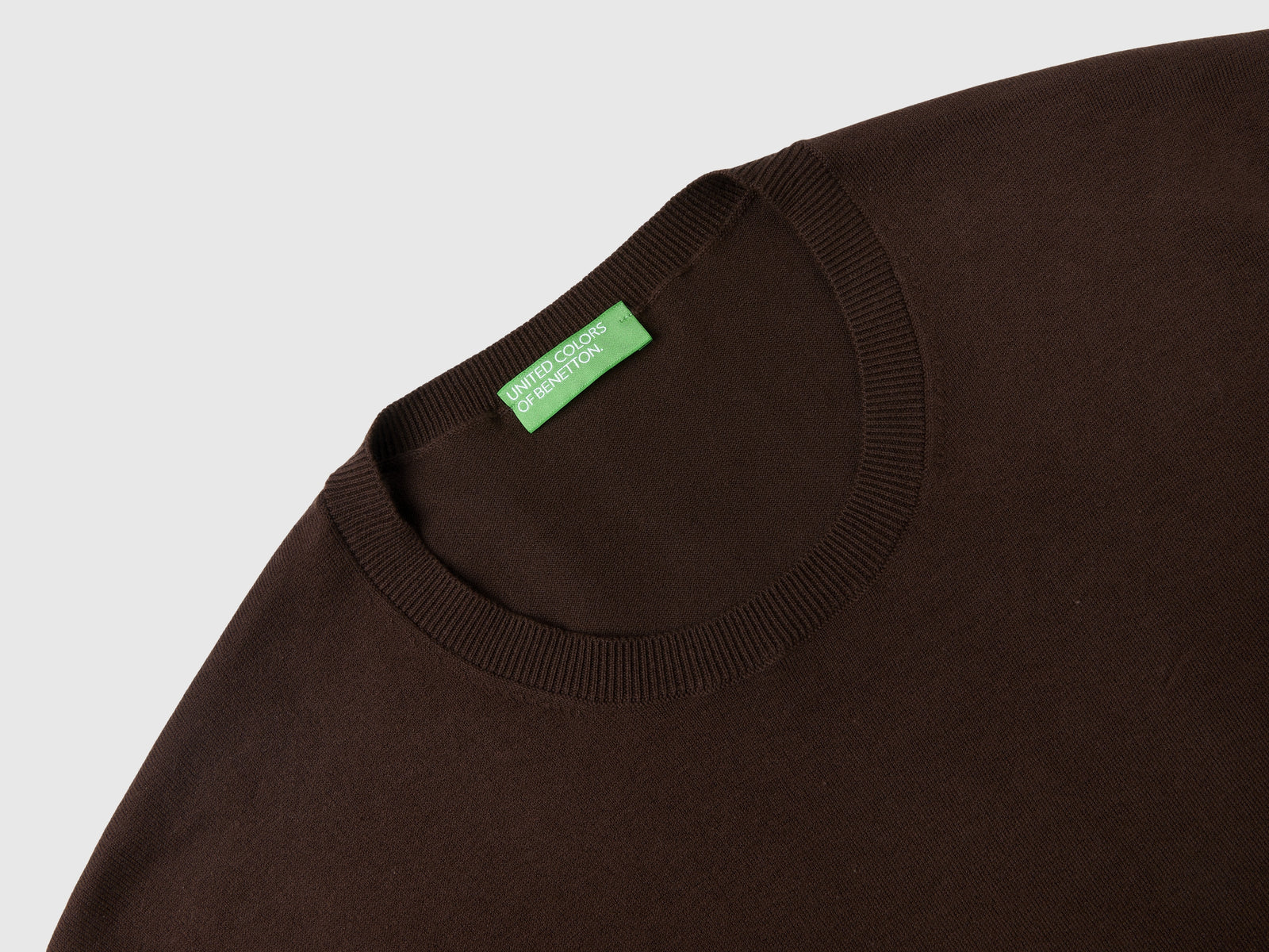 Maglia girocollo in misto cotone leggero da uomo marrone scuro 3 | Benetton Outlet