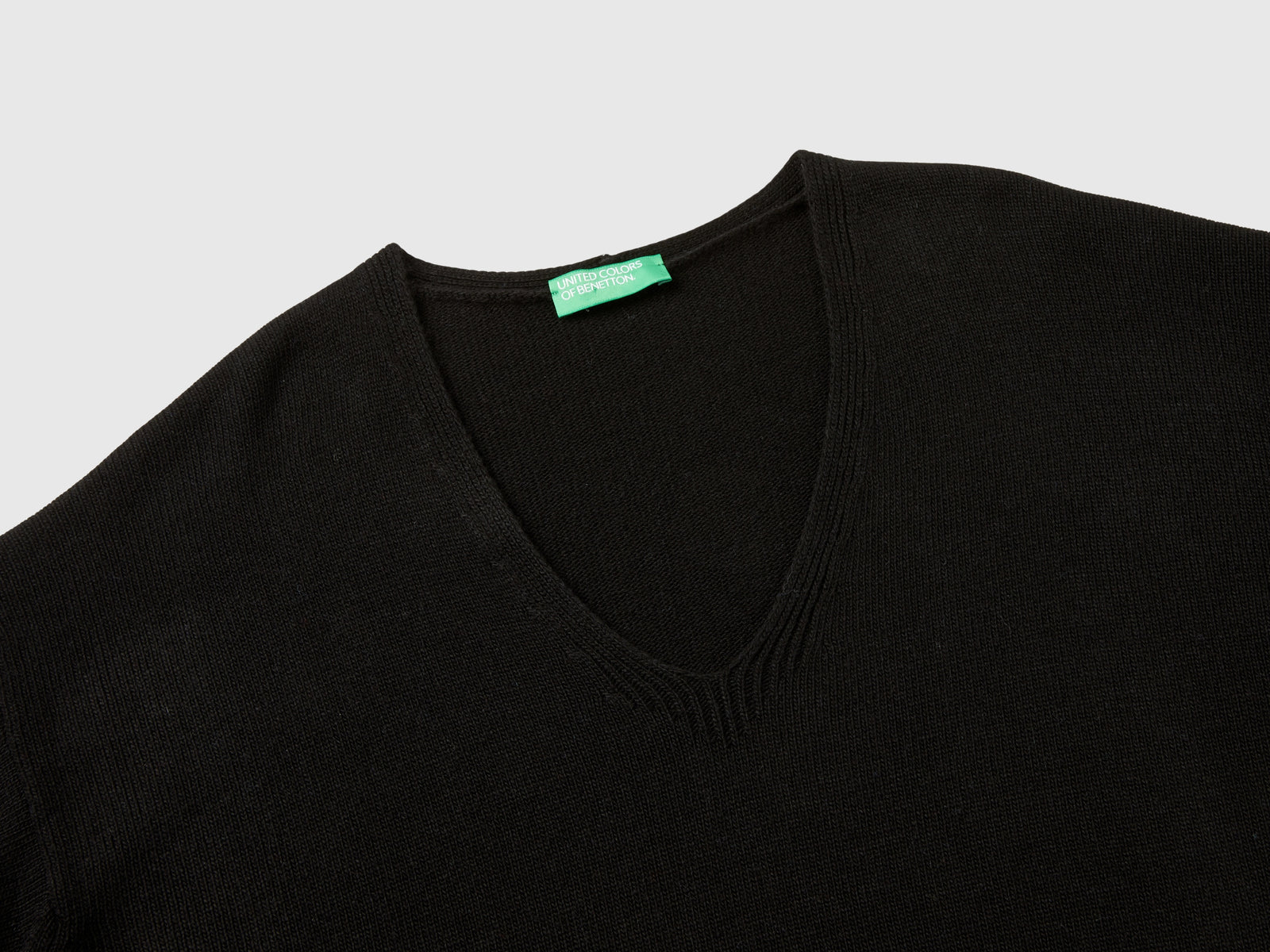 Wool blend V-neck sweater da donna nero 3 | Benetton Outlet