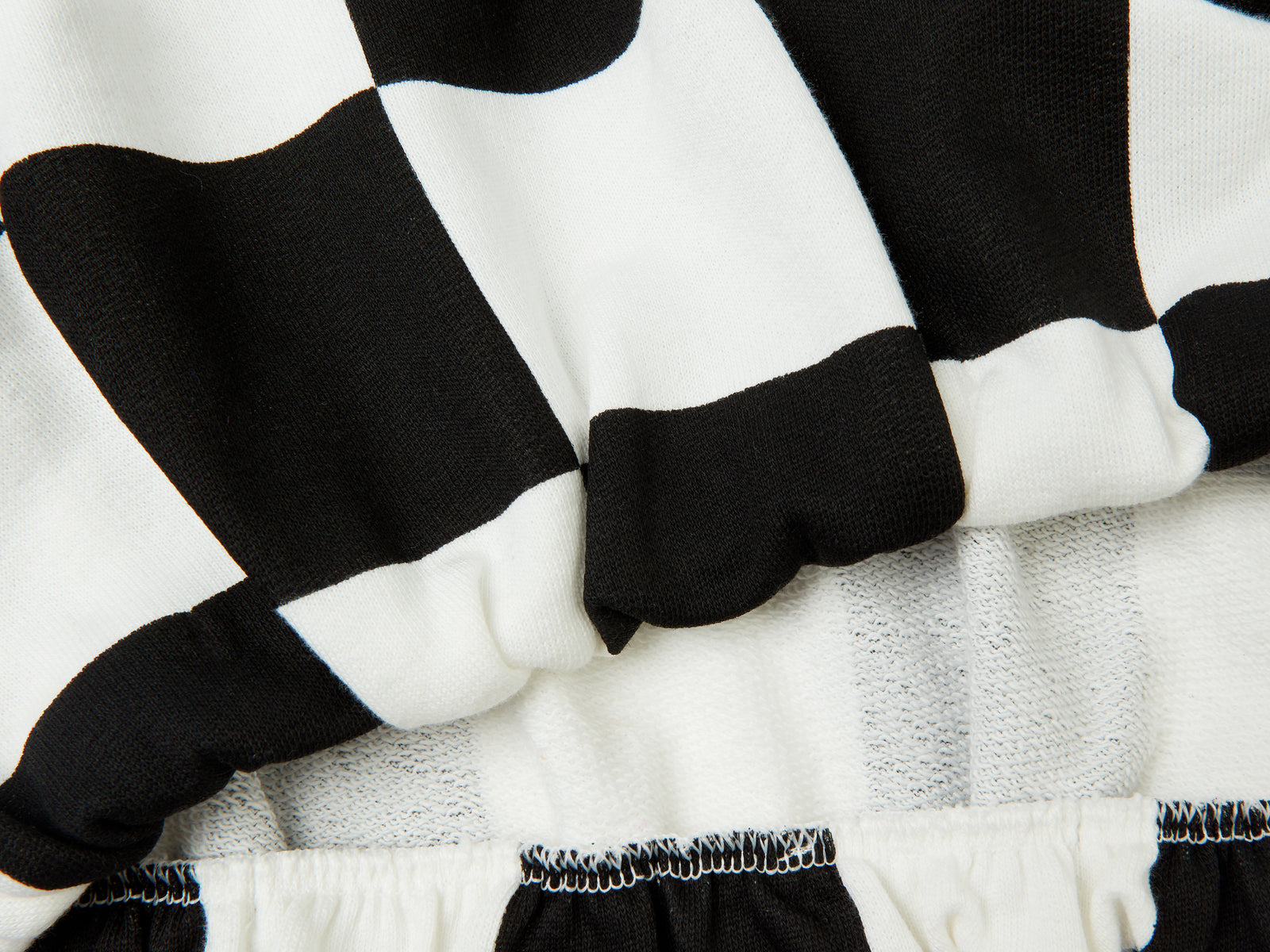 Felpa a scacchi boxy fit da bambina nero 2 | Benetton Outlet
