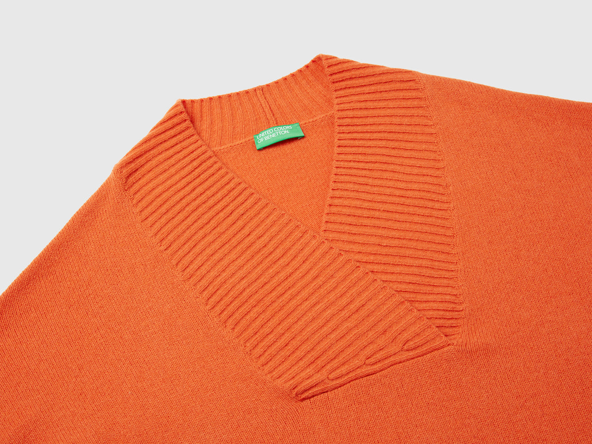 Maglione boxy fit con scollo a V