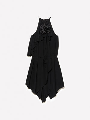 Vestito corto con maxi spilla